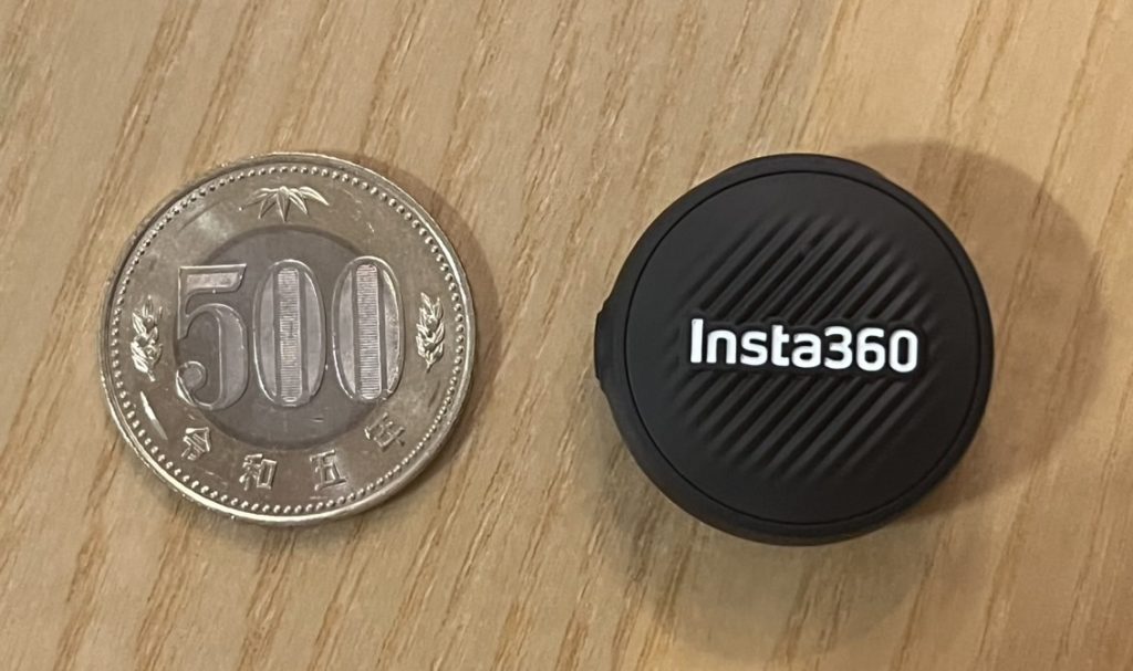 Insta360 MicAirと500円玉　大きさ比べ