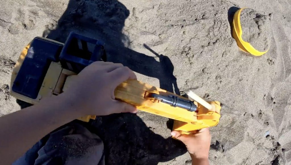 Insta360 GO3S 小型カメラをつけて子供視点で撮影する様子