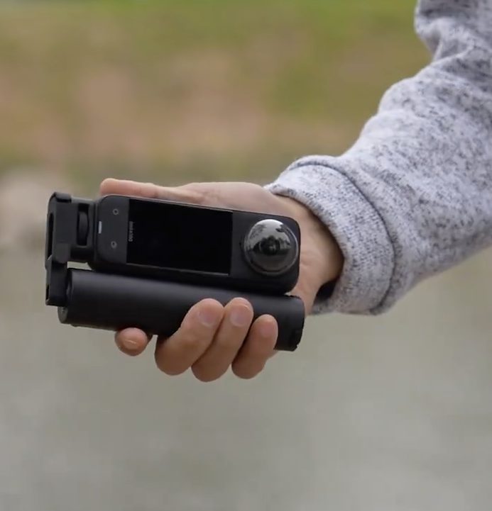 Insta360折りたたみ式内蔵三脚付き自撮り棒