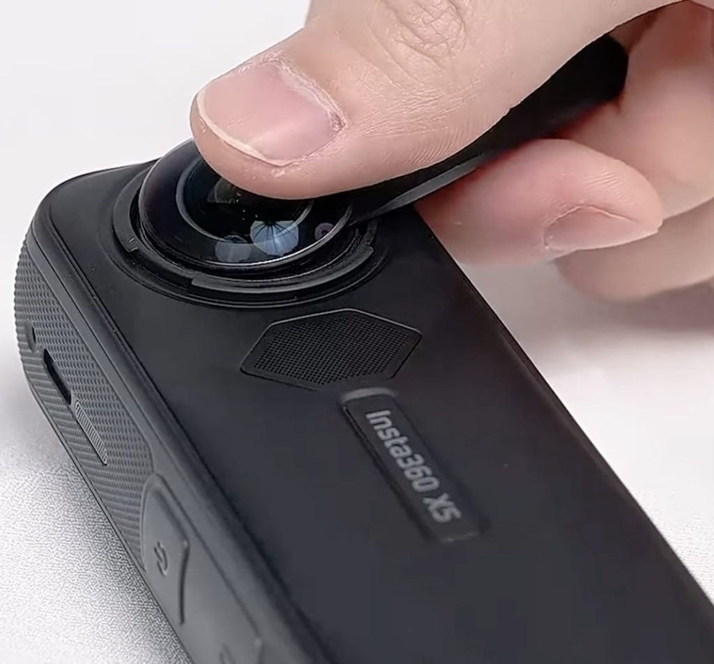 X5レンズ取り外しツールでレンズを取り外す様子の画像2
