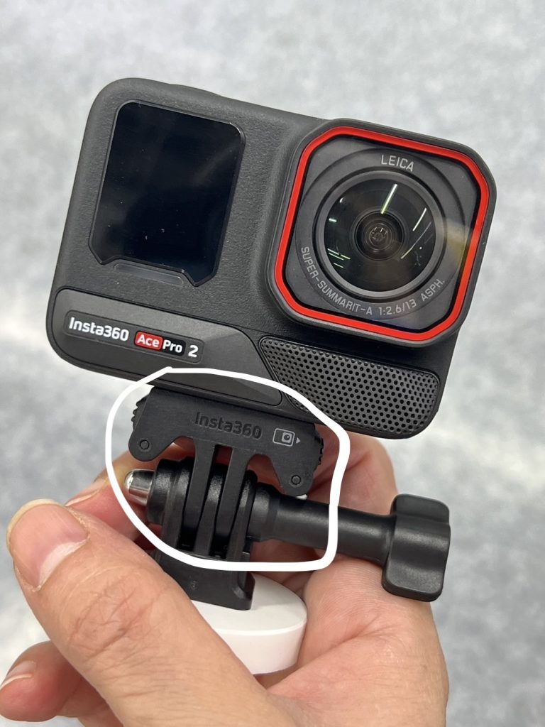 AcePro2と 標準グリップをつけてる状態の画像