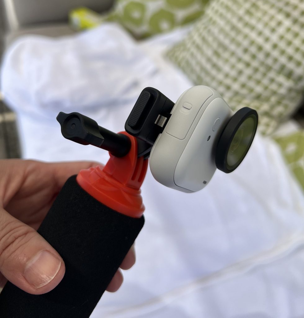 GO Ultraをクイックリリースマウントにつける