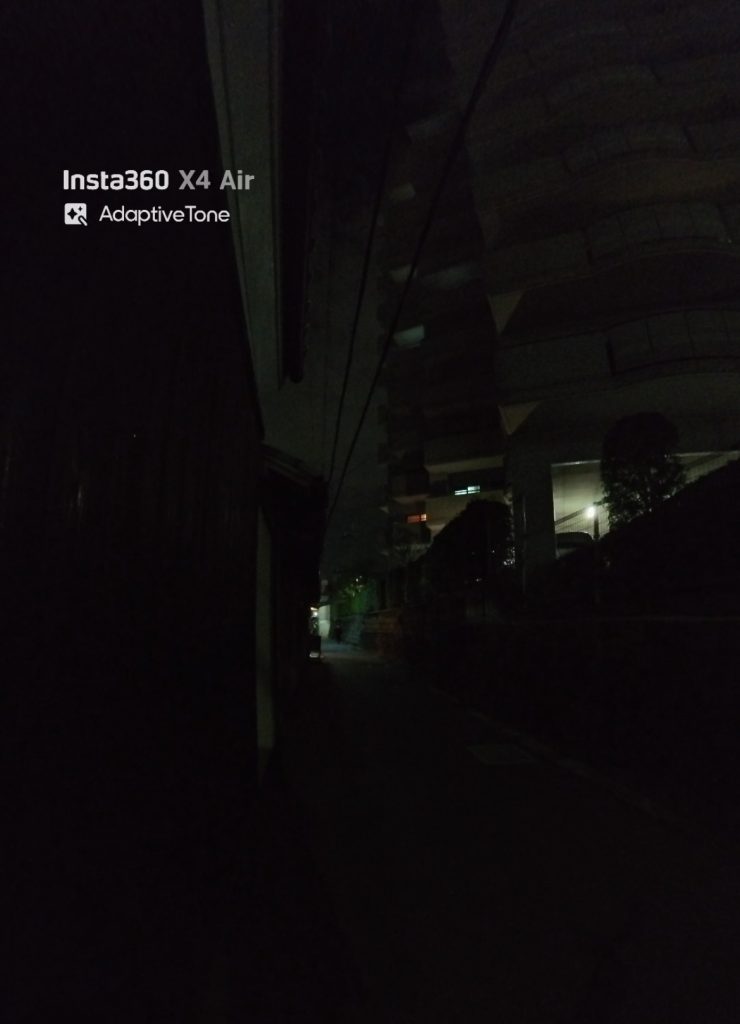 X4 Airの暗い場所の画像