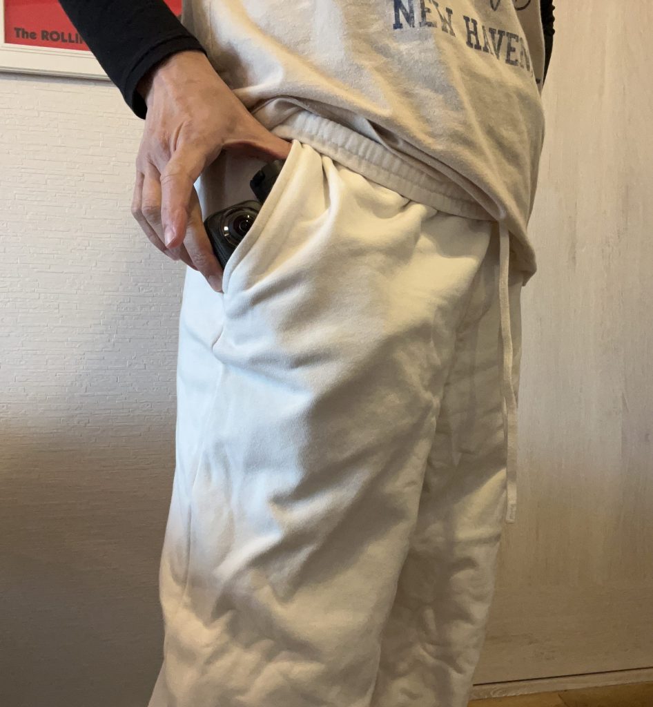 折りたたみ式内蔵三脚付き自撮り棒　ポケットに入れる