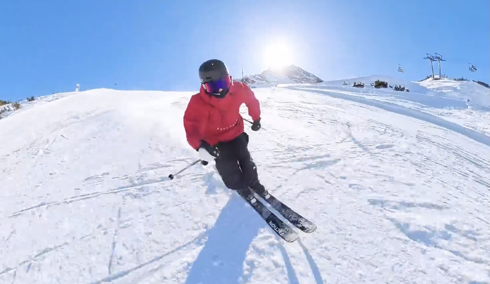 スキー走行画像